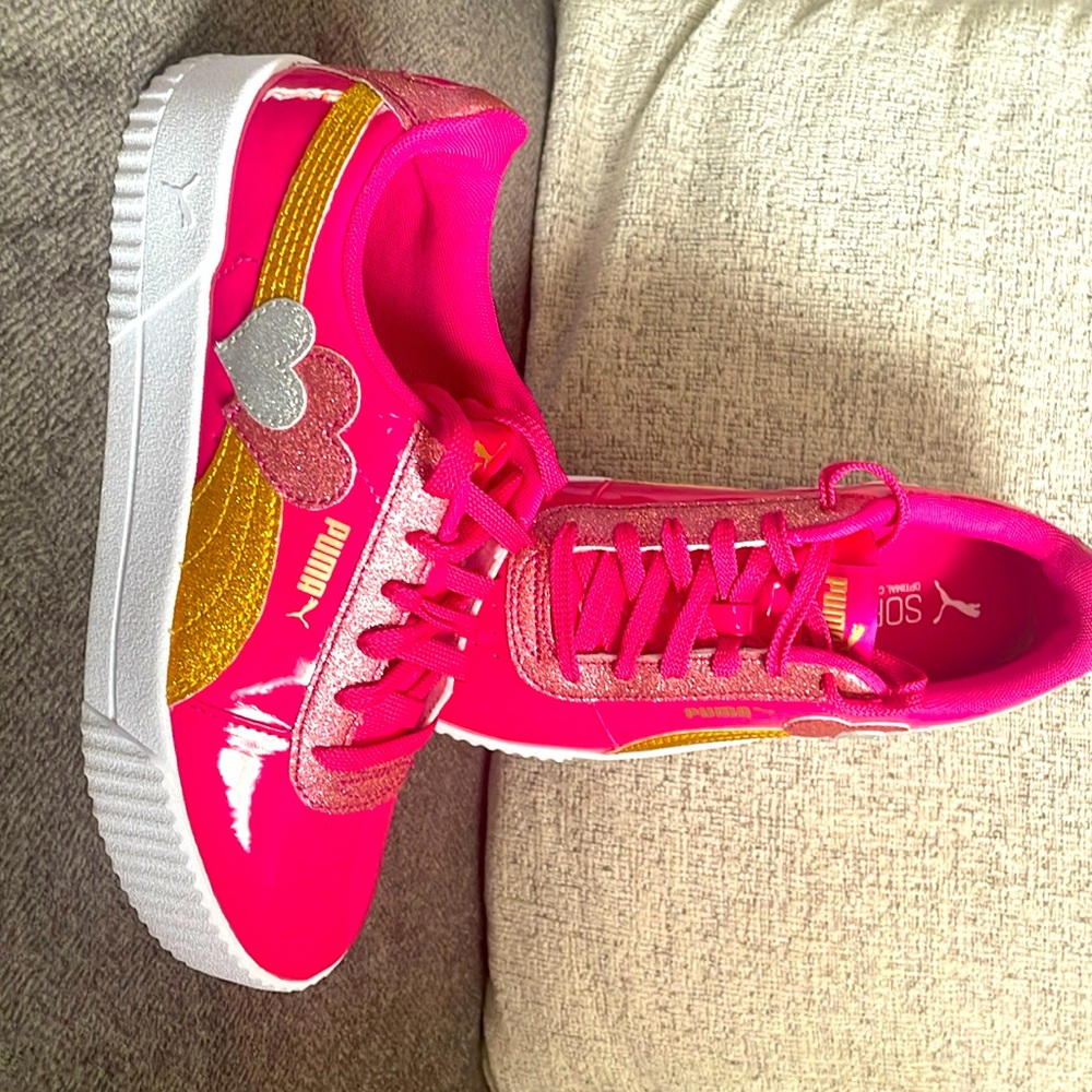 Super cute girls Puma Carina Sneakers